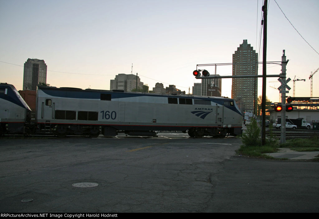 AMTK 160 leads train P092-29 away from the station early in the morning